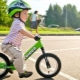 Come insegnare a un bambino ad andare in bicicletta senza pedali?