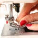 How to properly thread the sewing machine?