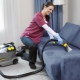 Kā tīrīt dīvānu ar mazgāšanas putekļu sūcēju?