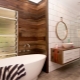 Decorar el baño con madera: reglas y opciones.