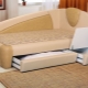 Mga sofa na may orthopedic mattress at kahon para sa linen