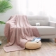 Divatos takaró kiválasztása a kanapén