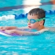 ¿Qué necesita un niño en la piscina?