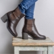 Women's chelsea boots: what are they and what to wear?