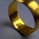 Ciri-ciri emas 985 dan petua untuk pemilihannya