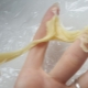 Dlaczego pasta do shugowania przykleja się do dłoni i topi?