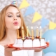 كيف تحتفل بعيد ميلاد فتاة تبلغ من العمر 18 عاما؟