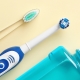 Kas ir labāks: parastā zobu birste vai elektriskā?