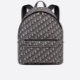 Mga backpack na may tatak ng Dior
