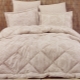 Bộ khăn trải giường bằng chăn lông vũ thay vì vỏ chăn lông vũ