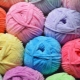 Ano ang plush yarn at para saan ito ginagamit?