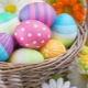 Wie macht man zu Ostern Zeichnungen auf Eiern?