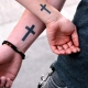 ¿Qué significan los tatuajes cruzados y cómo son?