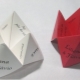 Diseuse de bonne aventure utilisant la technique de l'origami