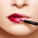 Wie kann man die Lippen mit Make-up vergrößern?