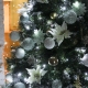 Come decorare un albero di Natale con giocattoli d'argento?