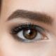 Make-up voor bruine ogen met een hangend ooglid