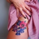 Преглед на цветните татуировки за момичета и тяхното местоположение
