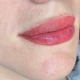 Puderiges Lippen-Make-up: Wer sollte diese Technik wann wählen?