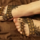 Hình vẽ Henna trên chân