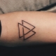 Trīs trīsstūru tetovējums
