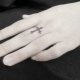 Krížové tetovanie na prstoch: význam a odrody