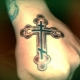 Tattoo in Form eines orthodoxen Kreuzes