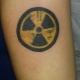 Татуировка със знак за радиация