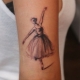Semnificația și schițele unui tatuaj de balerină