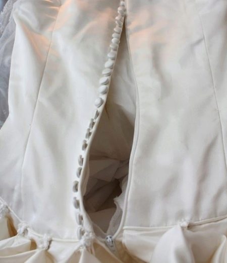 Nakatagong zipper sa wedding corset
