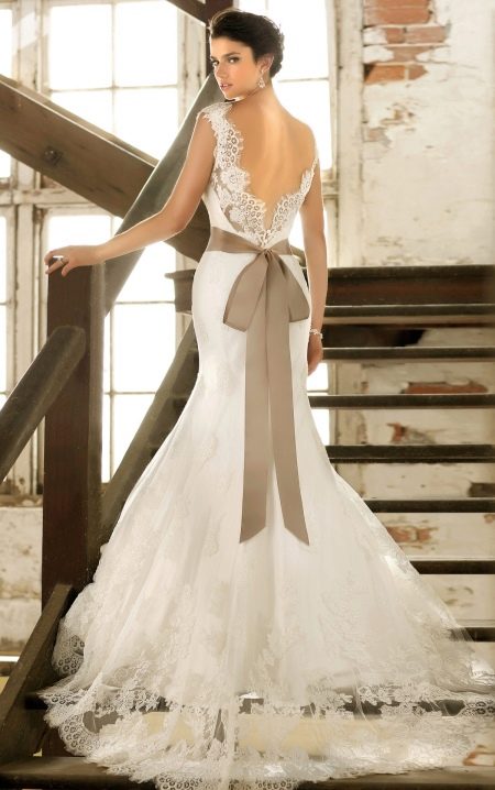 Modelo de vestido de novia sin espalda