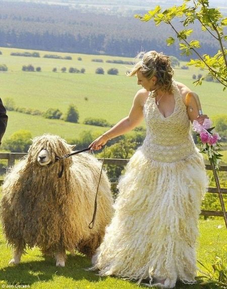Vlněné svatební šaty