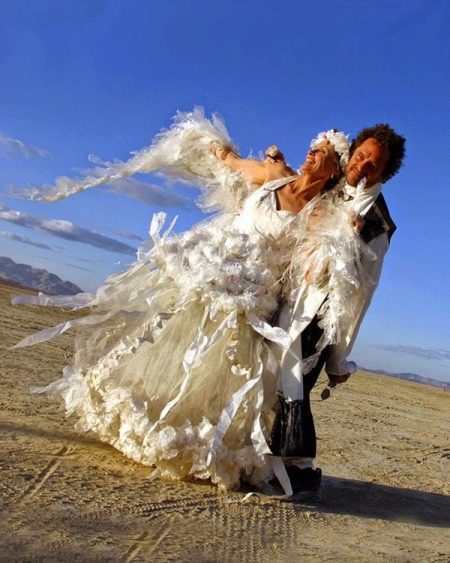 Polyetylénové svadobné šaty