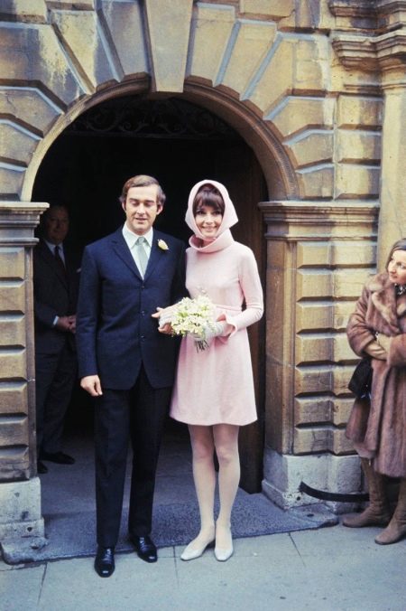 Váy cưới ngắn của Hepburn Audrey
