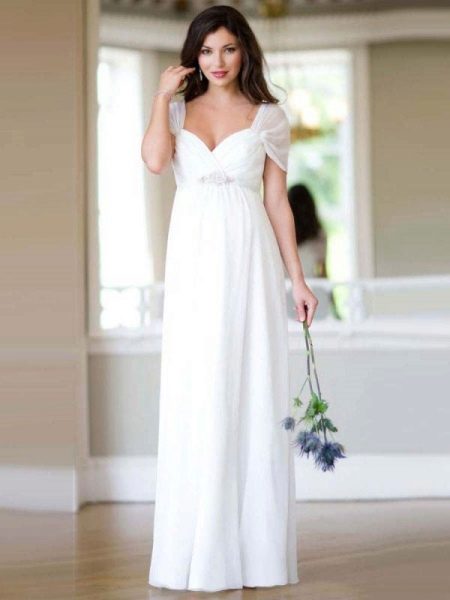 Paprasta elegantiška vestuvinė suknelė
