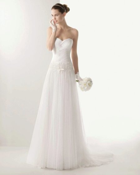 Rovné korzetové svadobné šaty