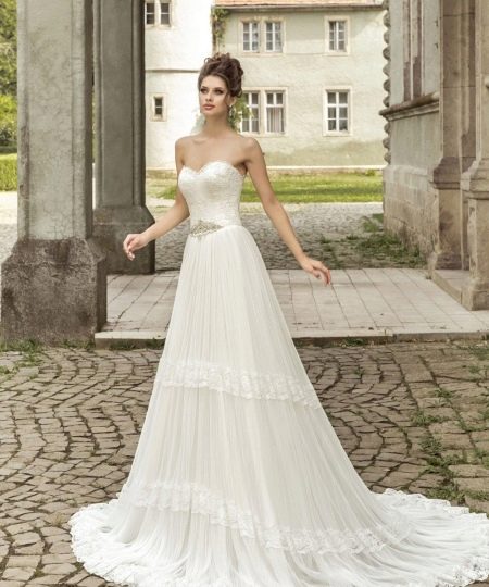 Style provençal dans une robe de mariée
