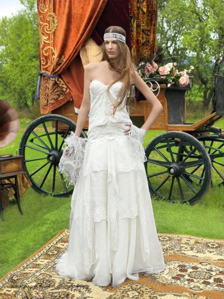 Vestuvinė suknelė su pakopomis