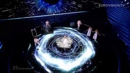 فستان Polina Gagarina Eurovision 2015 مع مصابيح LED