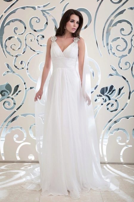 Empire wedding dress mula sa Yusupova Couture