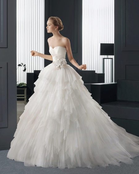 فستان زفاف من تصميم روزا كلارا