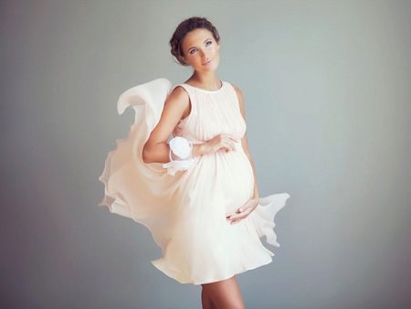 Trumpa nėščiųjų vestuvinė suknelė