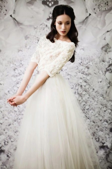 Gaun pengantin sederhana dengan lengan