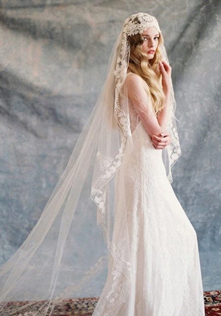 Vestido de novia rústico con velo