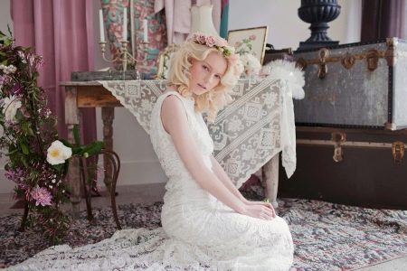 Rustikální krajkové svatební šaty
