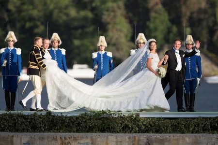 Svadobné šaty princeznej Madeleine s vlečkou