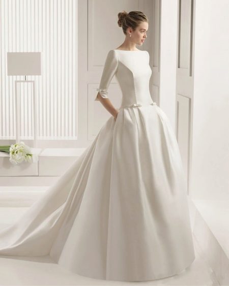 Skromné ​​svadobné šaty