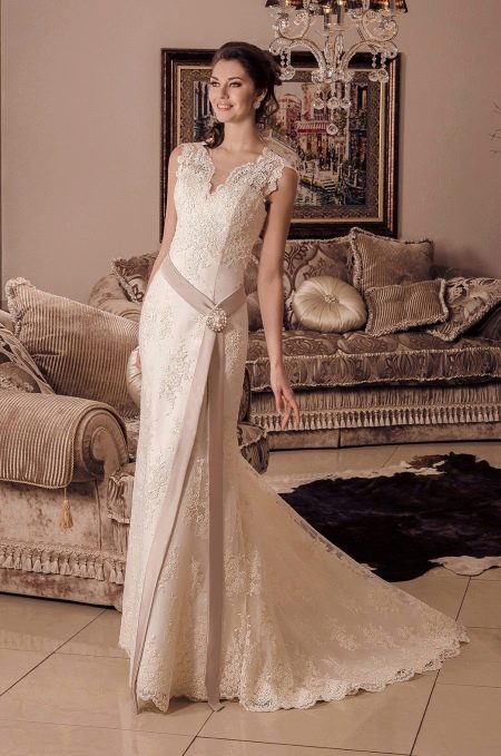 Váy cưới của Viktoria Karandasheva với chất liệu ren