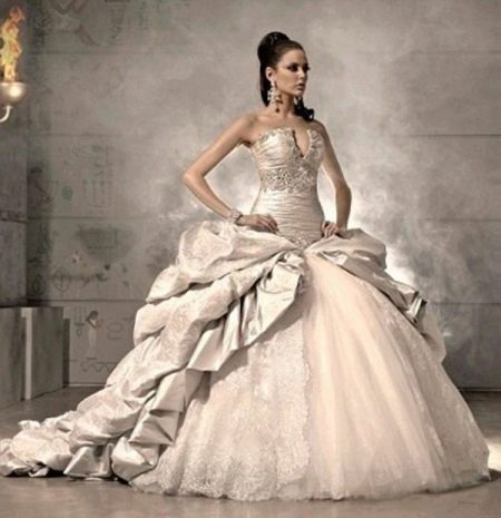 Sodri rokoko stiliaus vestuvinė suknelė