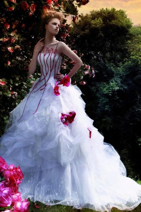 Vestuvinė suknelė su juostelėmis ant korseto